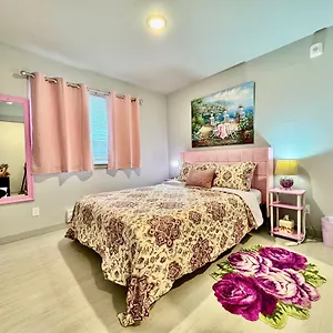  Apartment Alki Oasis: Modern Near & Downtown